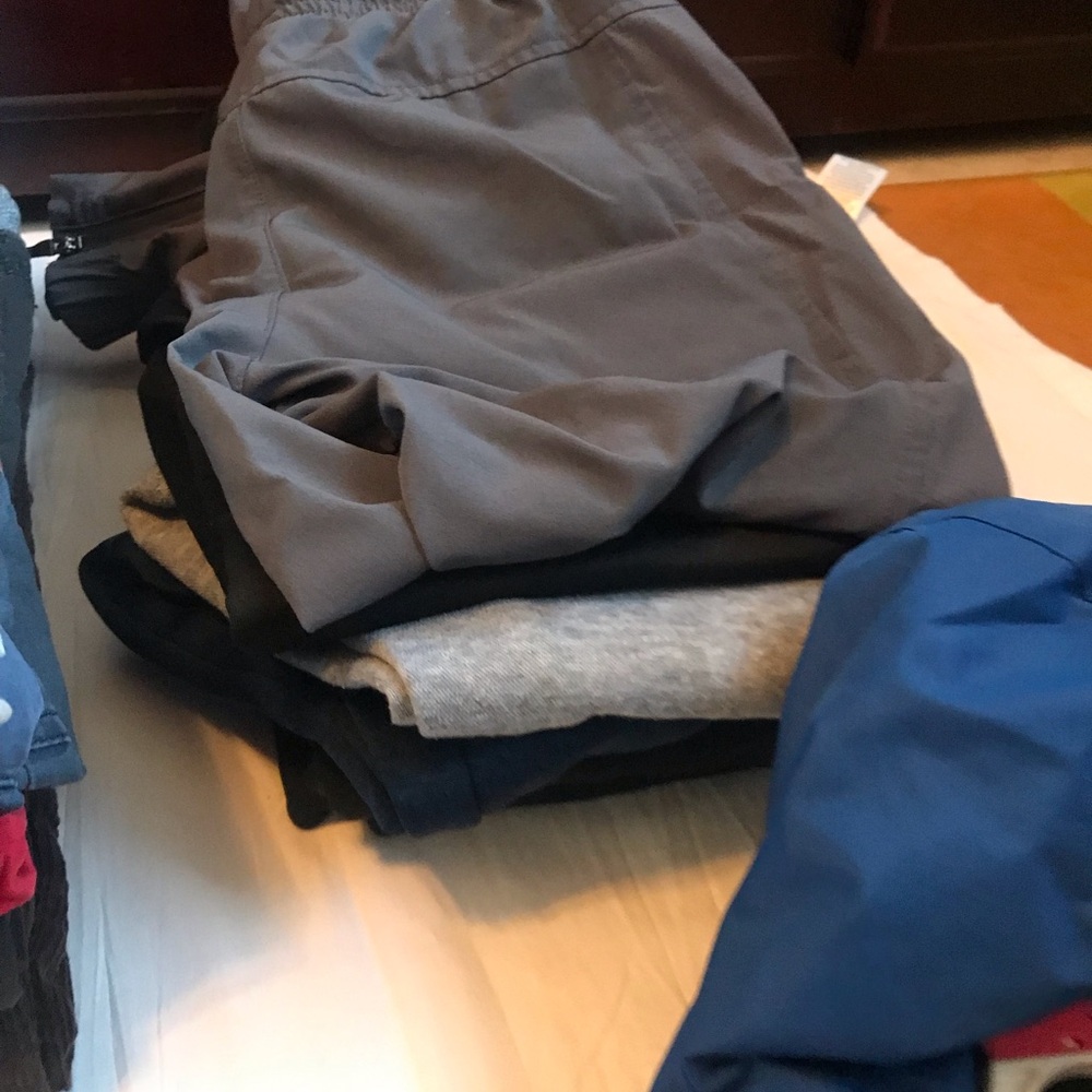 Boy Winter Clothes
--LOT--34 pieces.
Size 4 / 5 / 6 - Picture 15 of 16